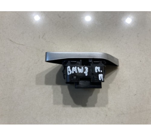 Кнопка центрального замка (передняя правая)