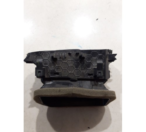 Дефлектор воздушный левый