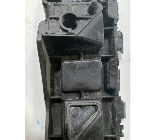 Кронштейн бампера передний правый 