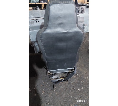 Сиденье пассажирское (правое)