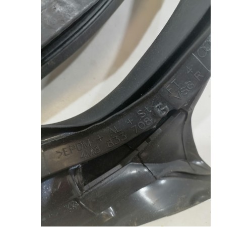 Уплотнитель двери задний правый