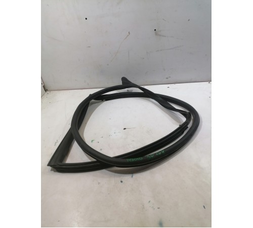 Уплотнитель двери задний правый