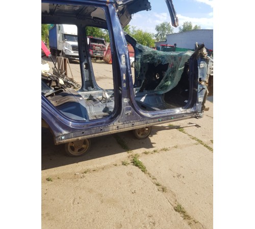 Порог со стойкой правый