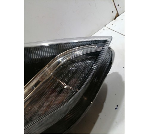 Фара головного света правая