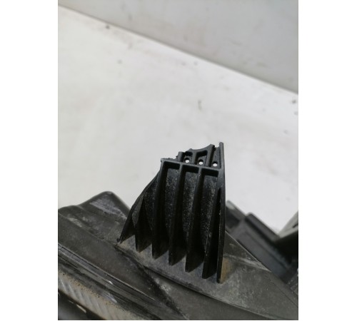 Фара головного света правая