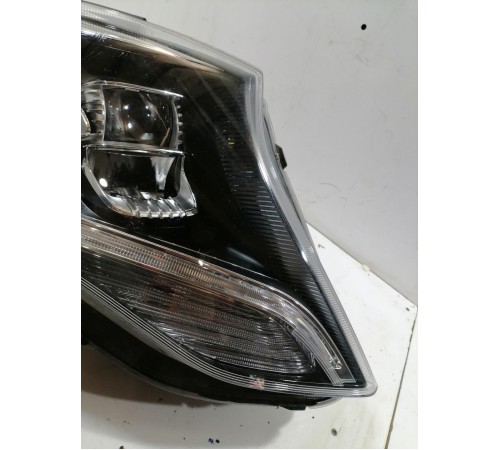 Фара головного света правая