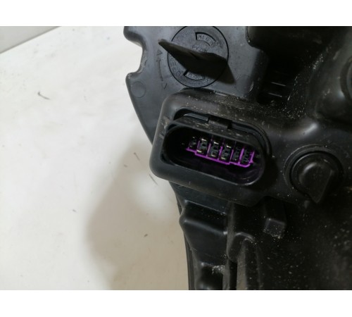 Фара головного света правая