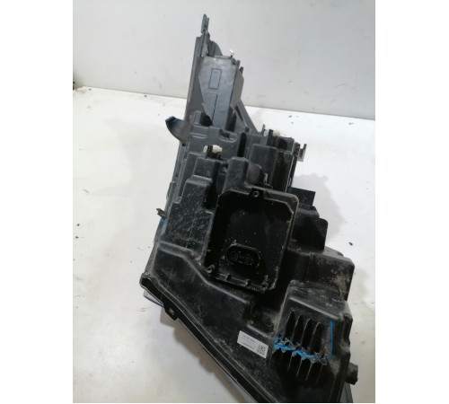 Фара головного света правая