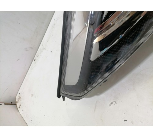 Фара головного света правая