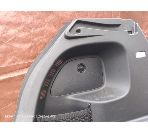 Обшивка багажника левая