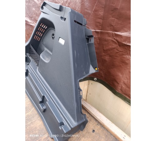 Обшивка багажника левая