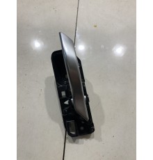 Ручка двери (задняя левая внутренняя)