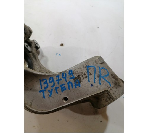 Кулак поворотный передний правый