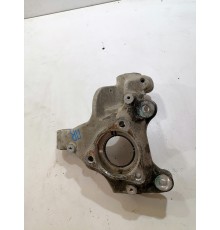 Кулак поворотный передний правый