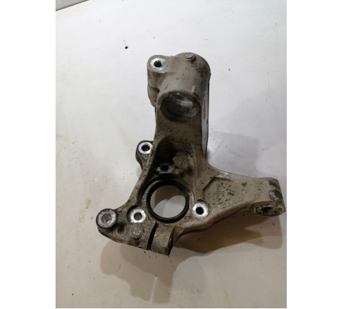 Кулак поворотный передний правый