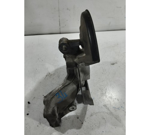 Кулак поворотный задний левый