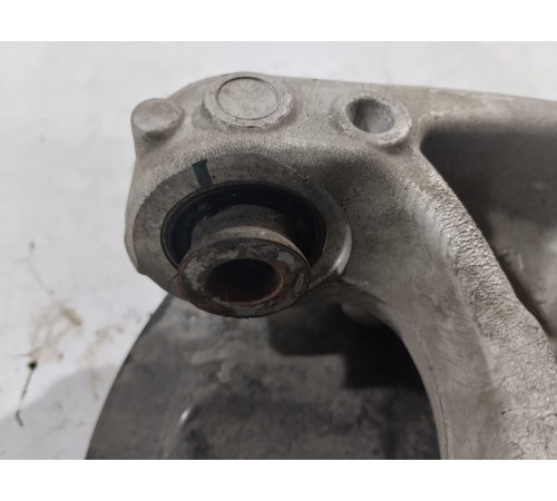 Кулак поворотный задний левый