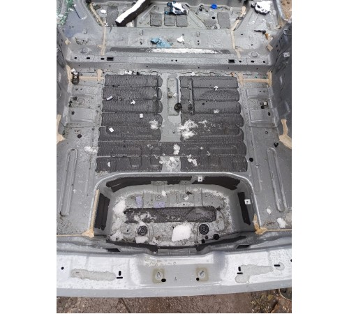 Ниша багажника (запасного колеса)