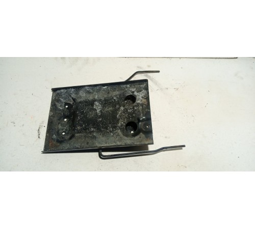 Крепление аккумулятора