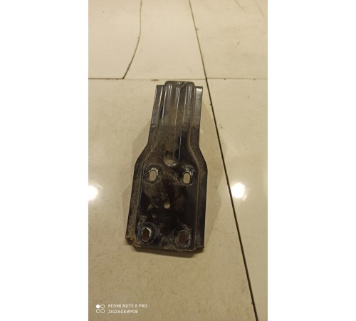 Кронштейн спойлера задний