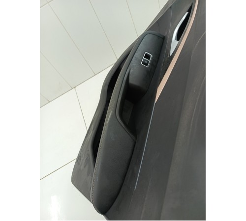 Обшивка двери передняя правая