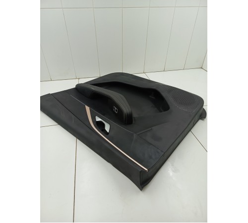 Обшивка двери передняя правая