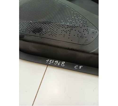 Обшивка двери передняя правая