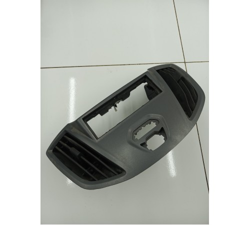 Рамка магнитолы с воздушными дефлекторами