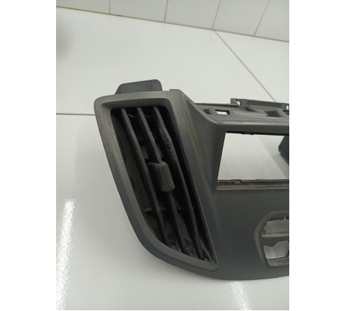 Рамка магнитолы с воздушными дефлекторами