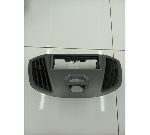 Рамка магнитолы с воздушными дефлекторами