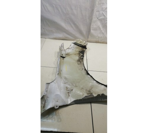 Крыло переднее левое