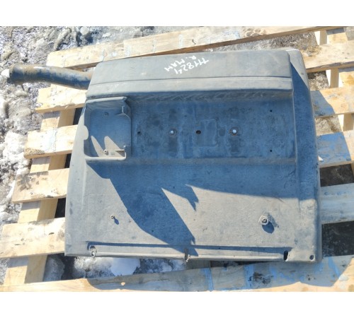 Брызговик (задний правый)