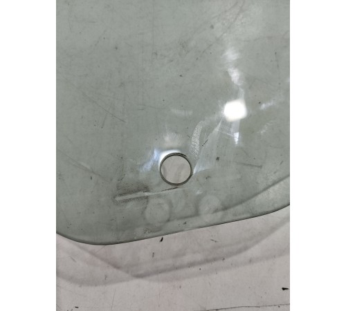 Стекло двери (заднее, левое)