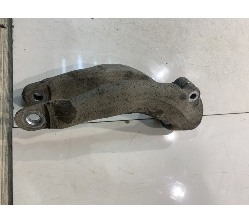 Кронштейн амортизатора (передний, правый)