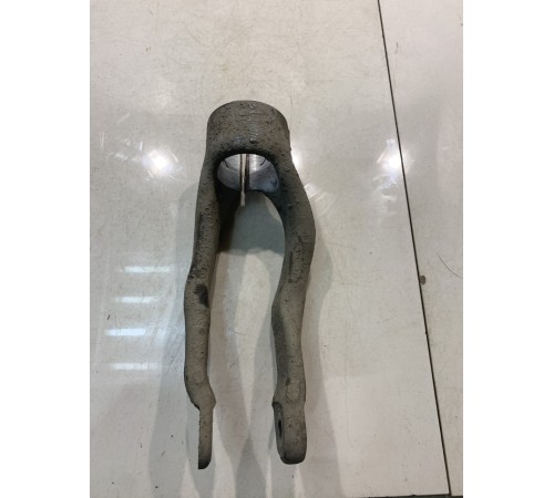 Кронштейн амортизатора (передний, правый)