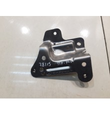 Кронштейн внутренней панели багажного отсека(правый)