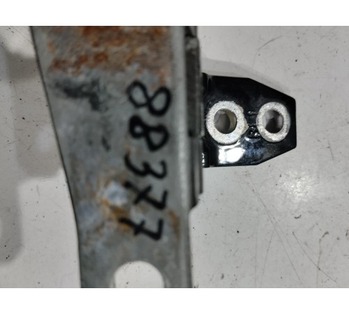 Петля двери(задняя левая нижняя)