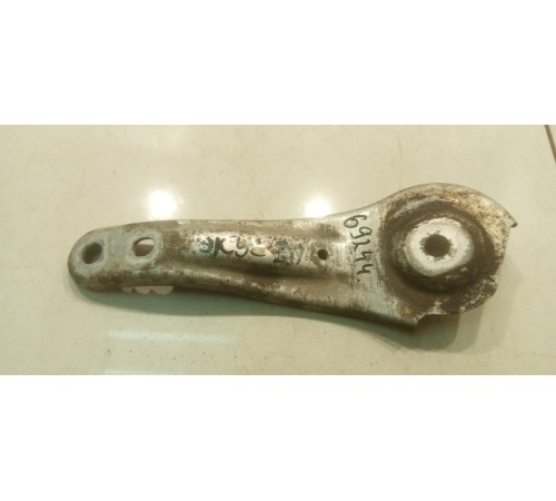 Кронштейн задней балки (правый)