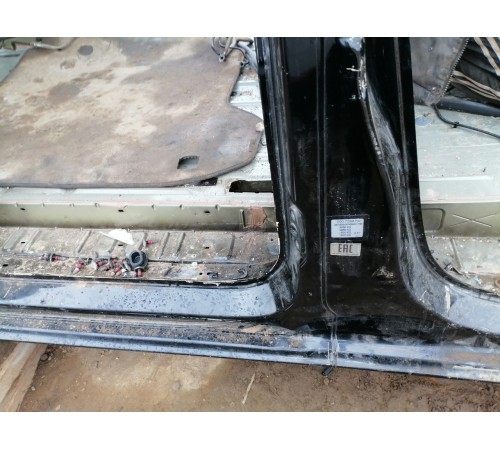 Порог со стойкой правый