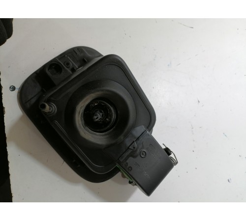 Кронштейн лючка топливного бака