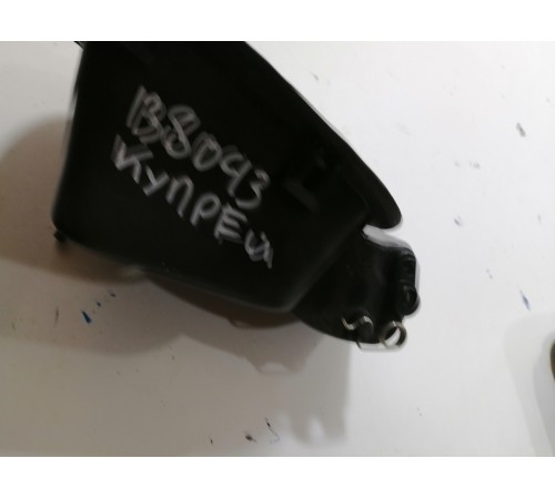 Кронштейн лючка топливного бака