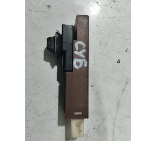 Антенна задняя левая