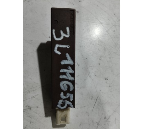 Антенна задняя левая