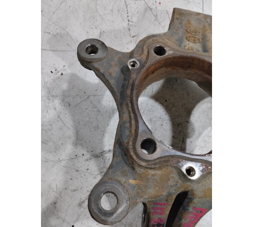 Кулак поворотный передний правый