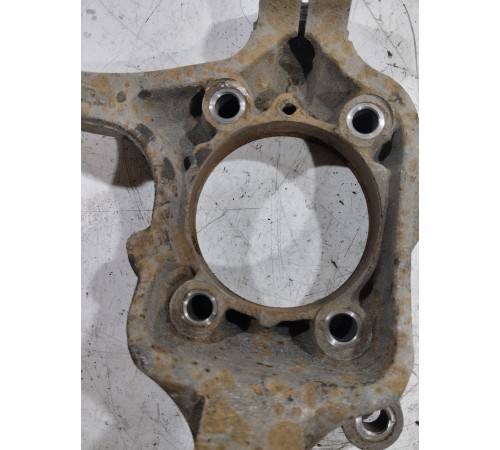 Кулак поворотный передний правый