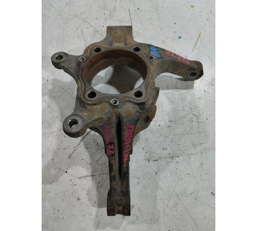 Кулак поворотный передний правый