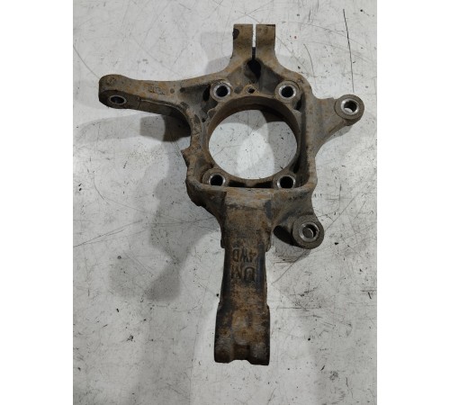 Кулак поворотный передний правый