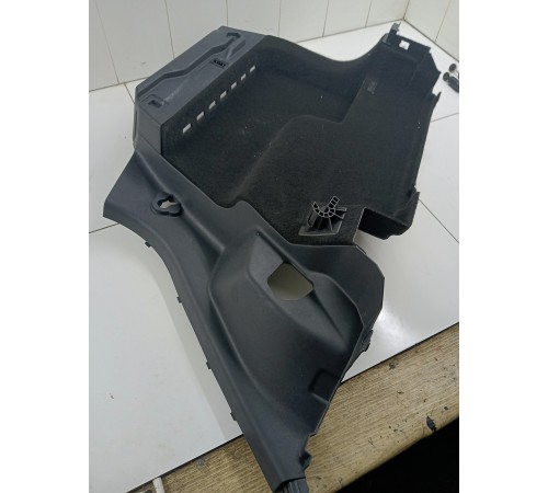 Обшивка багажника правая