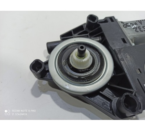 Моторчик стеклоподъемника (задний левый)