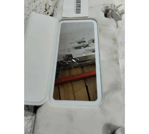 Козырек солнцезащитный правый